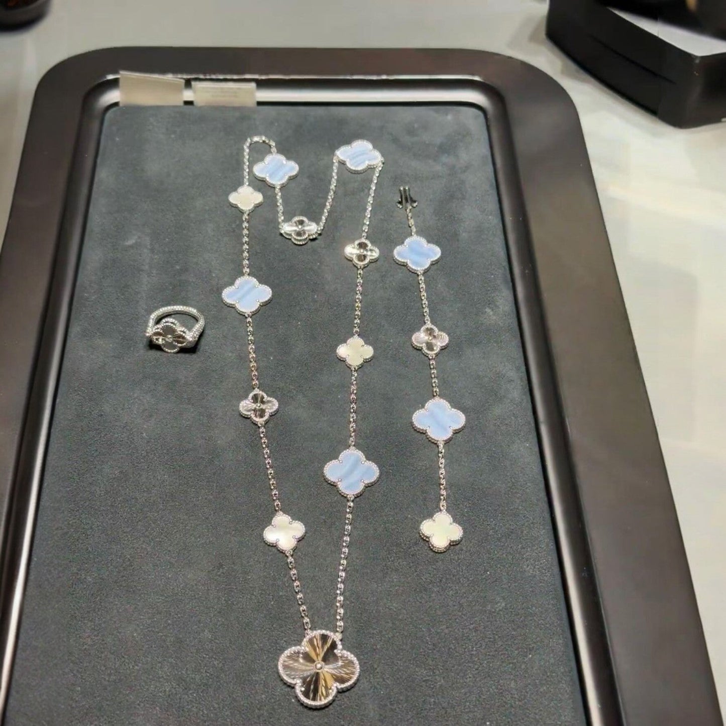 [Favorite]DETACHABLE 15-MOTIF CLOVER STATEMENT SET - PURPLE CHALCEDONY & LASER