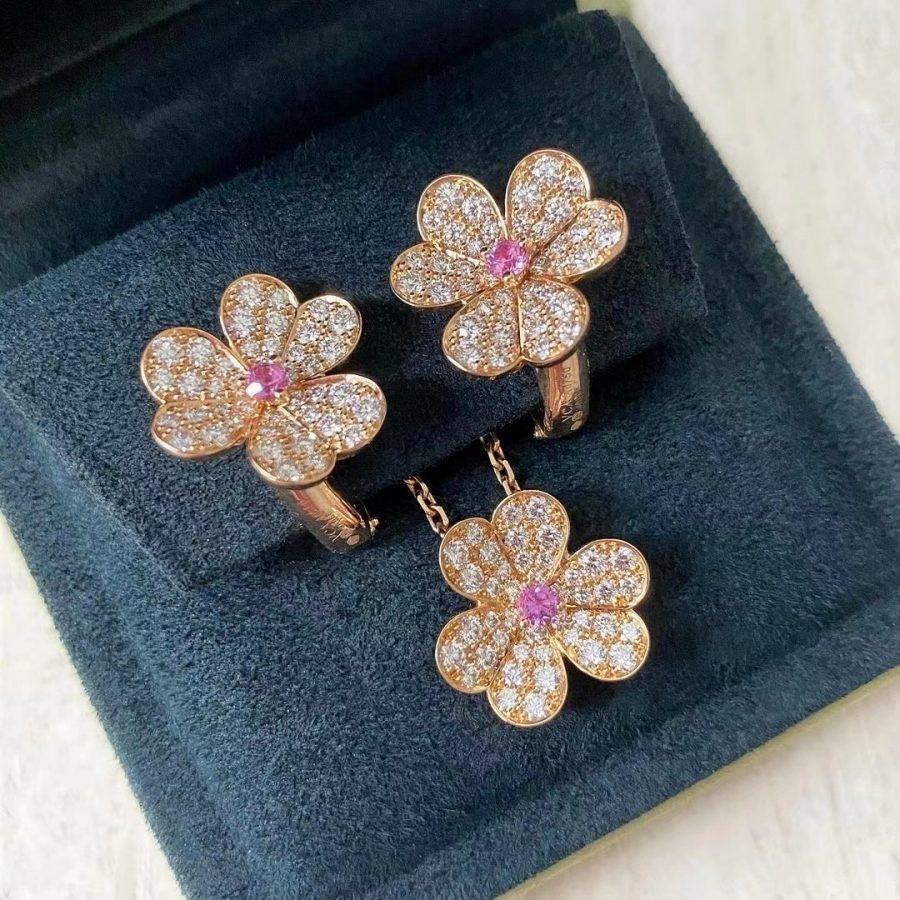 [お気に入り] パヴェダイヤモンド バタフライチャームネックレス