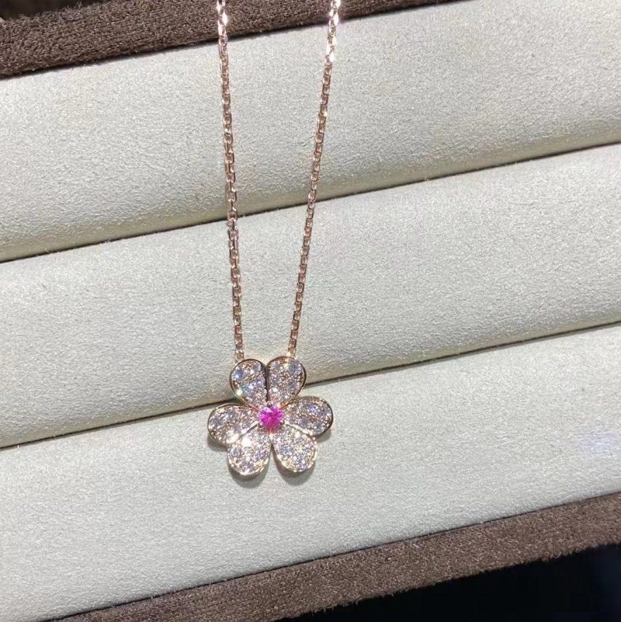 [お気に入り] パヴェダイヤモンド バタフライチャームネックレス