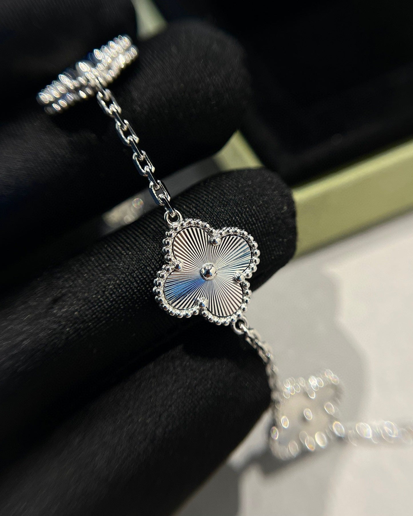 [Favorite]LUCKY CLOVER 5-MOTIF BRACELET - LASER COLLECTION