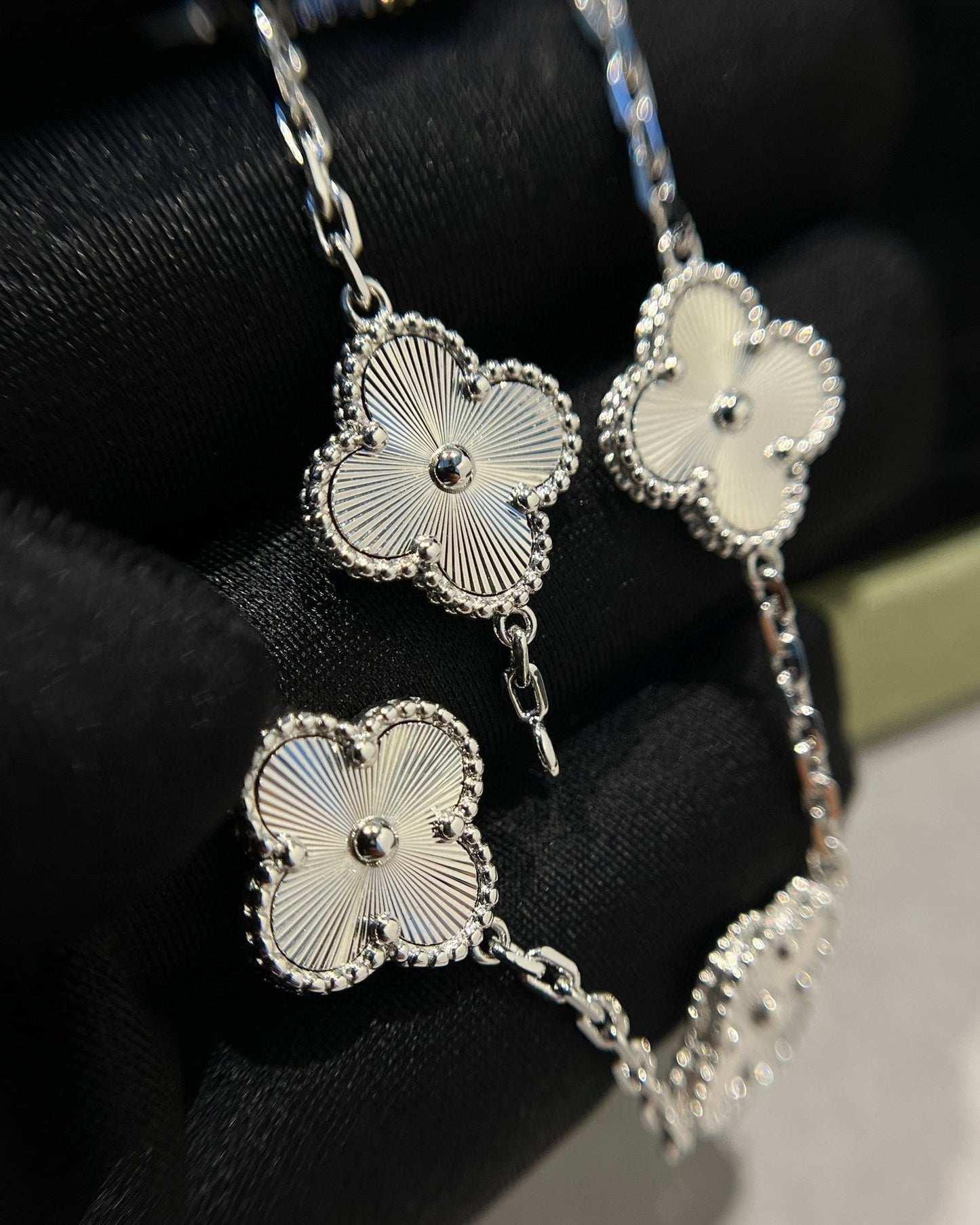 [Favorite]LUCKY CLOVER 5-MOTIF BRACELET - LASER COLLECTION