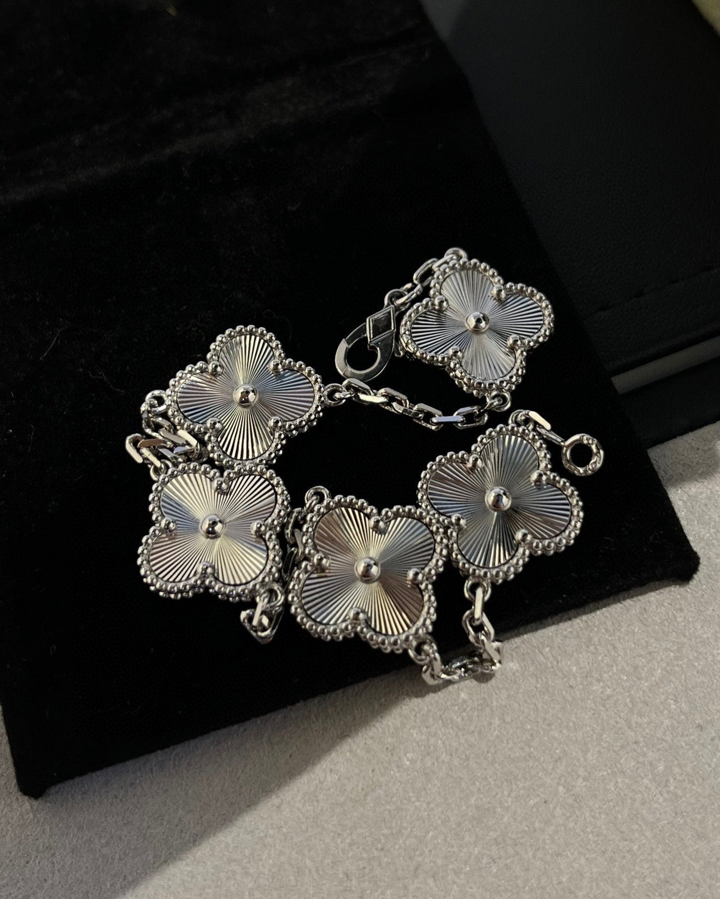 [Favorite]LUCKY CLOVER 5-MOTIF BRACELET - LASER COLLECTION