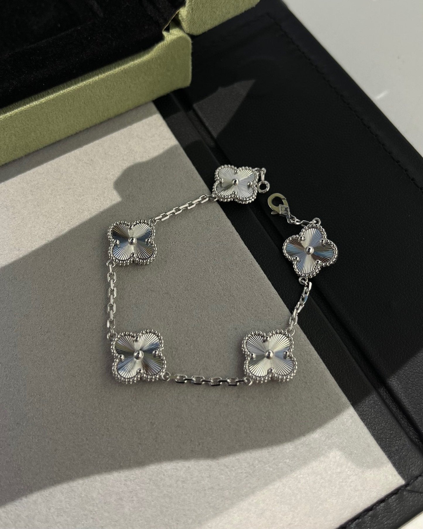 [Favorite]LUCKY CLOVER 5-MOTIF BRACELET - LASER COLLECTION