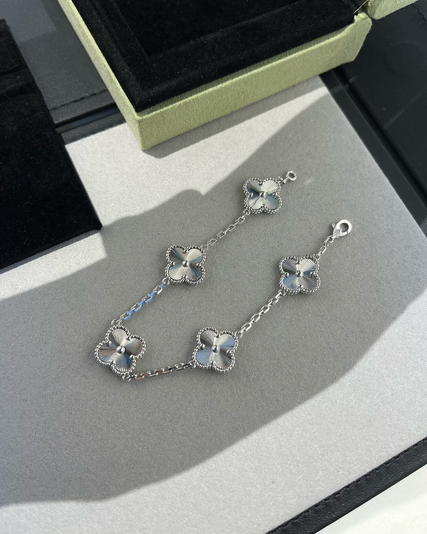 [Favorite]LUCKY CLOVER 5-MOTIF BRACELET - LASER COLLECTION
